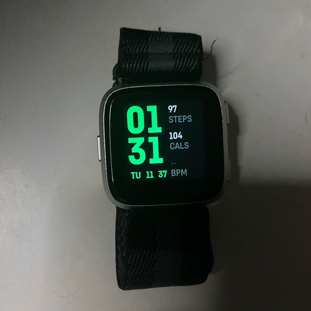 Fitbit Versa - Picture 2 of 4